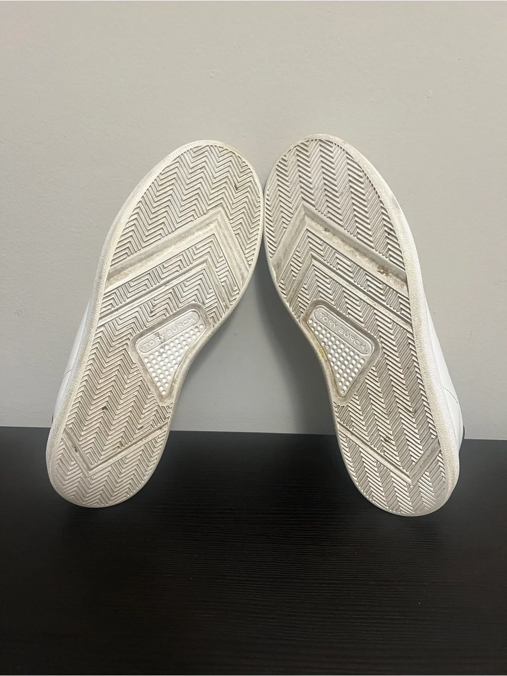 Tory Burch Howell Court Sneaker Size 6.5 White Black Leather Neutral Minimalist
